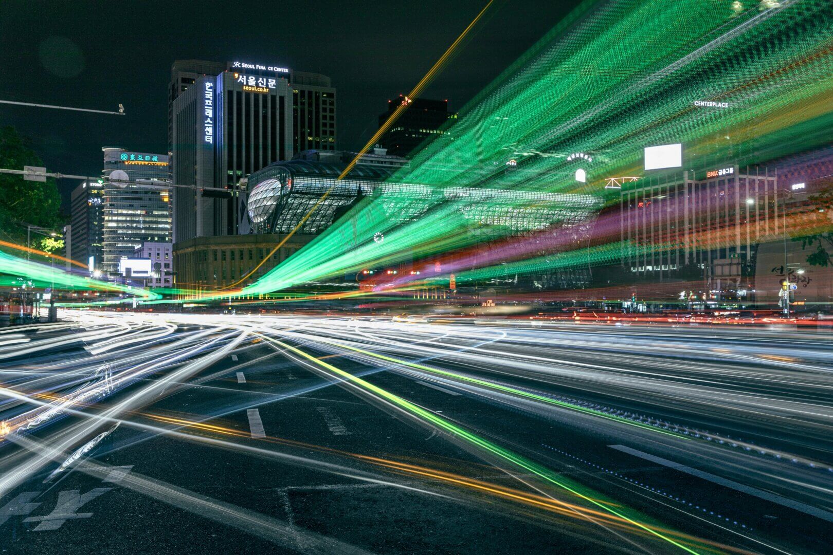KI und kreative Arbeit – Zwischen Automatisierung und menschlicher Gestaltung – praxisnaher Artikel zu KI kreative Arbeit für Industrieunternehmen. Vorteile, Einsatzbereiche und konkrete Anwendungsbeispiele.