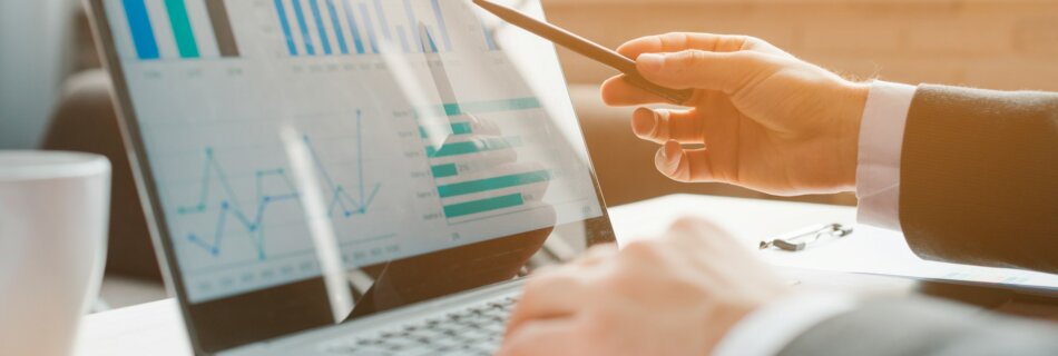 Datenbasierte Marketingstrategien – Wie Industrieunternehmen bessere Entscheidungen treffen – praxisnaher Artikel zu datenbasierte Marketingstrategien für Industrieunternehmen. Vorteile, Einsatzbereiche und konkrete Anwendungsbeispiele.